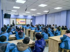 奉告学生们要培康的饮食和卫生习惯